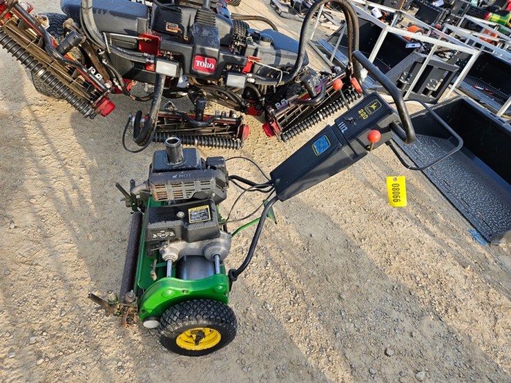 john-deere-220-image-2