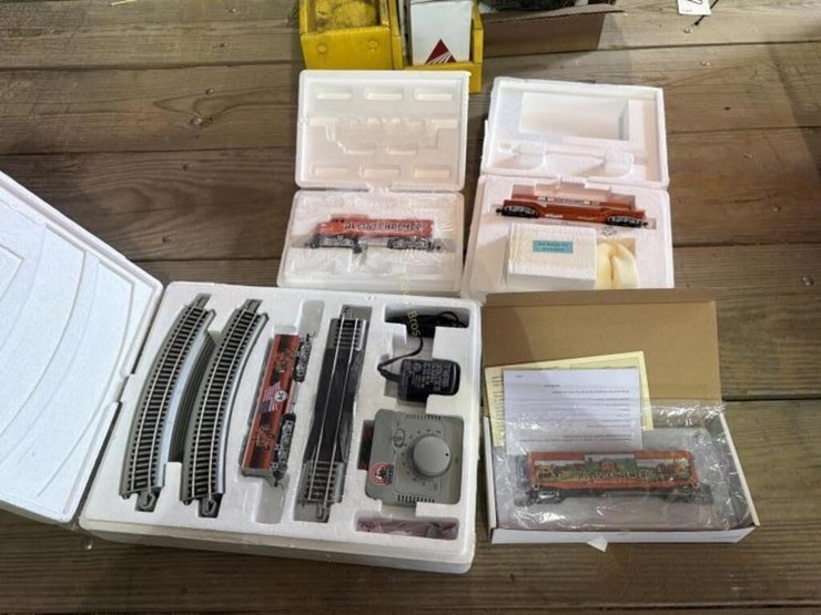 allis-chalmers-bradford-exchange-4-piece-ho-train-image-1