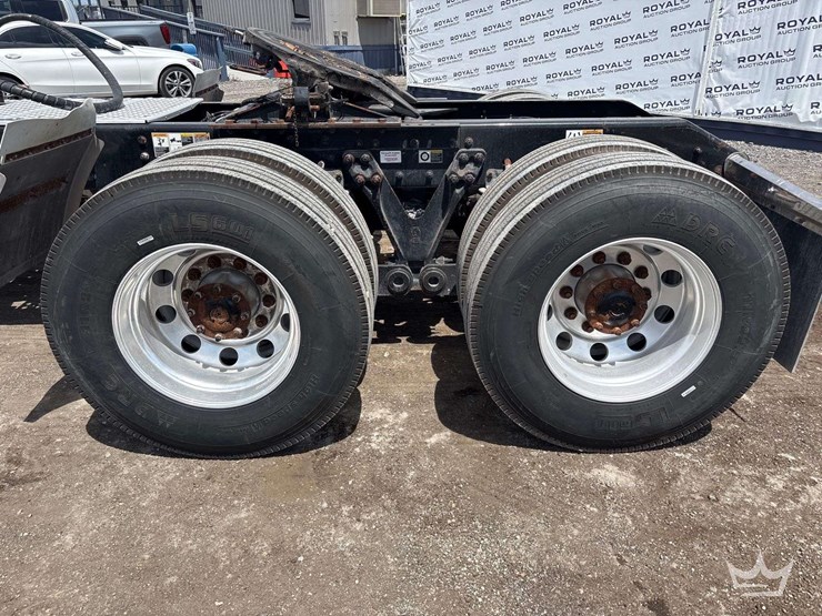 2019-kenworth-t880-image-15