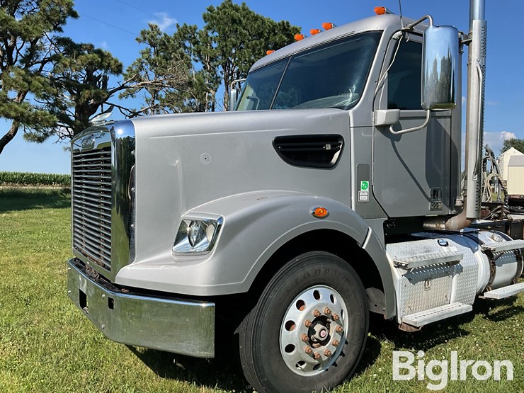 2016-freightliner-122sd-image-9