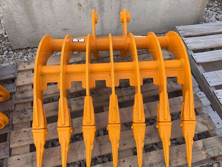 giyi-c-305-pz32-860-excavator-rake-bucket-image-1