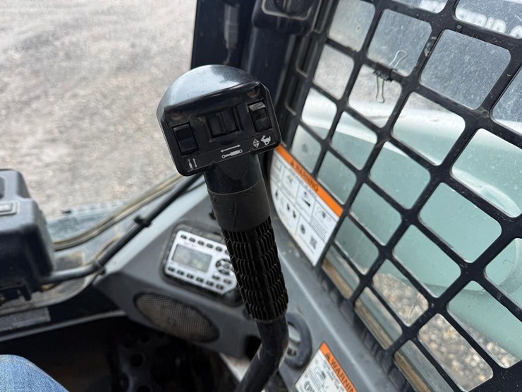 2023-bobcat-t770-image-22