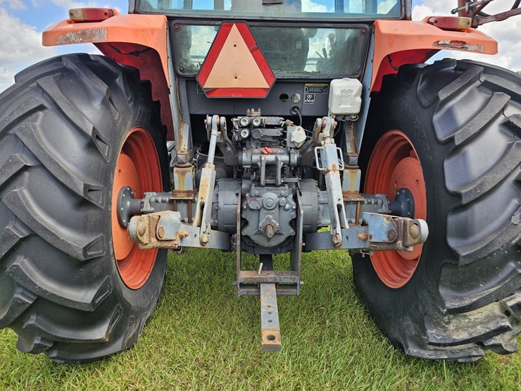 2015-kubota-m108s-image-5