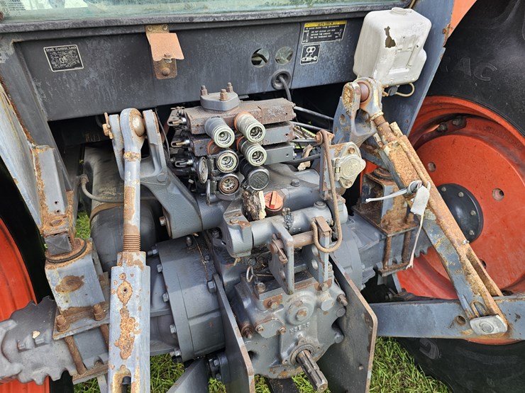 2015-kubota-m108s-image-6