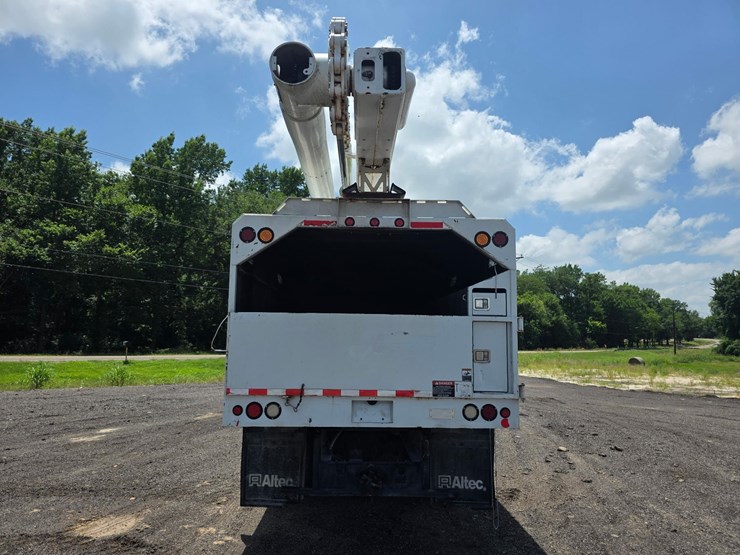 freightliner-bucket-truck-image-5