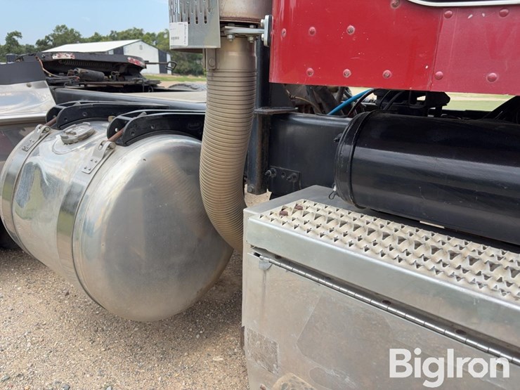 2010-peterbilt-386-image-16