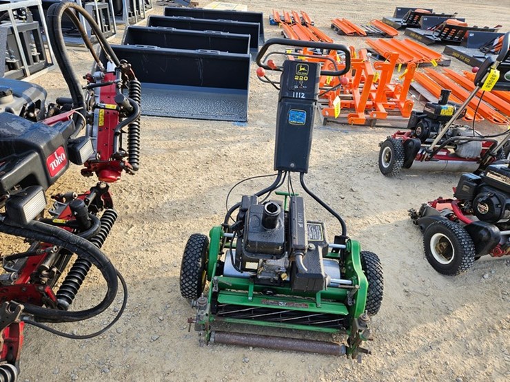 john-deere-220-image-8