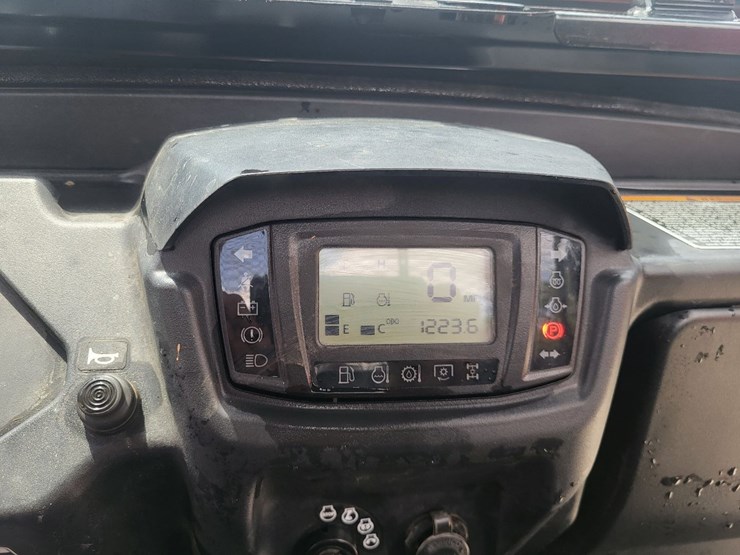 2016-kubota-rtv-x900-image-42