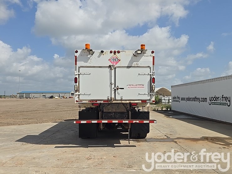 2000-peterbilt-357-image-4