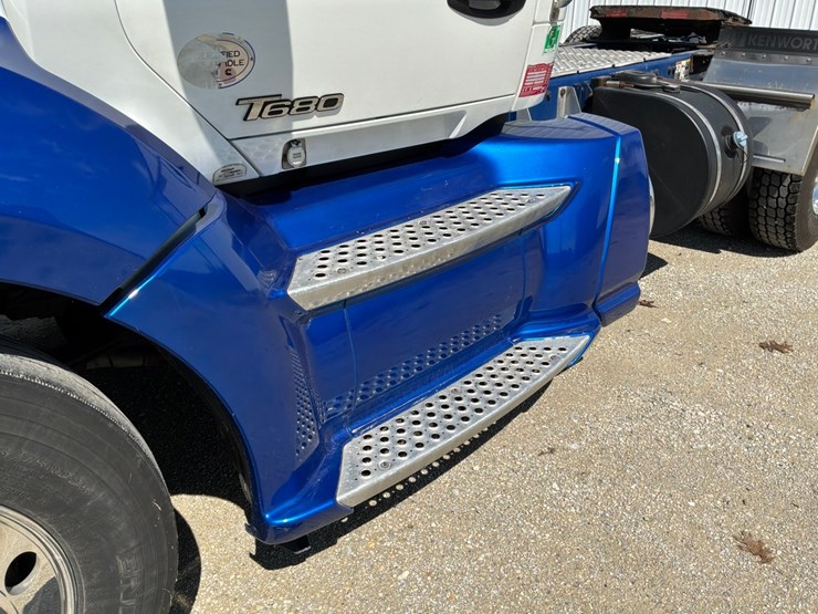 2018-kenworth-t680-image-15