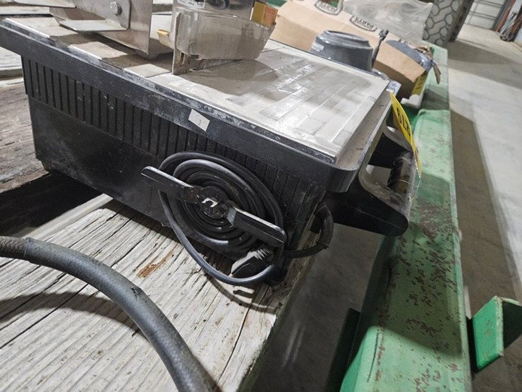 #215-•-tile-saw-with-gear-reduction-motor-image-8