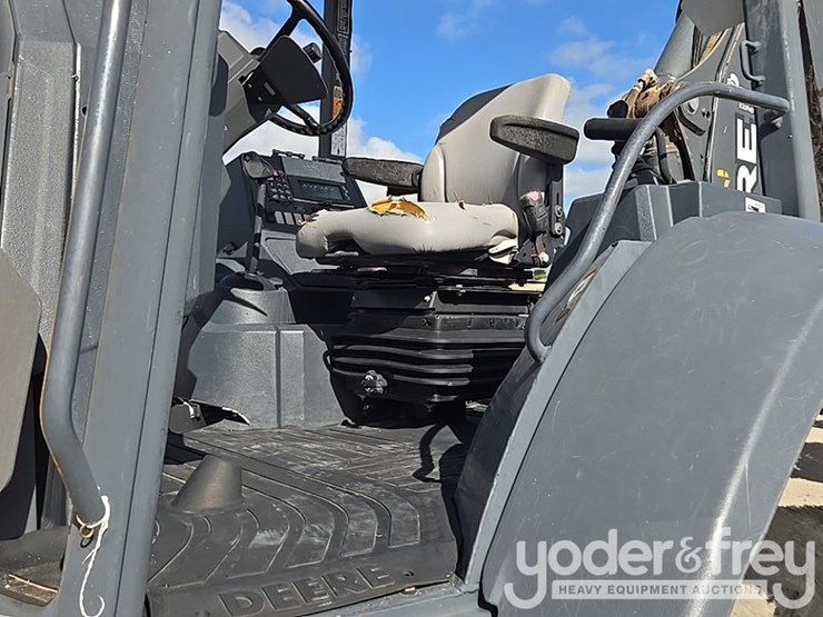2019-deere-310sl-image-48