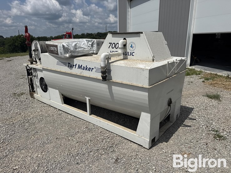 turf-maker-700-hydro-seeder-image-7