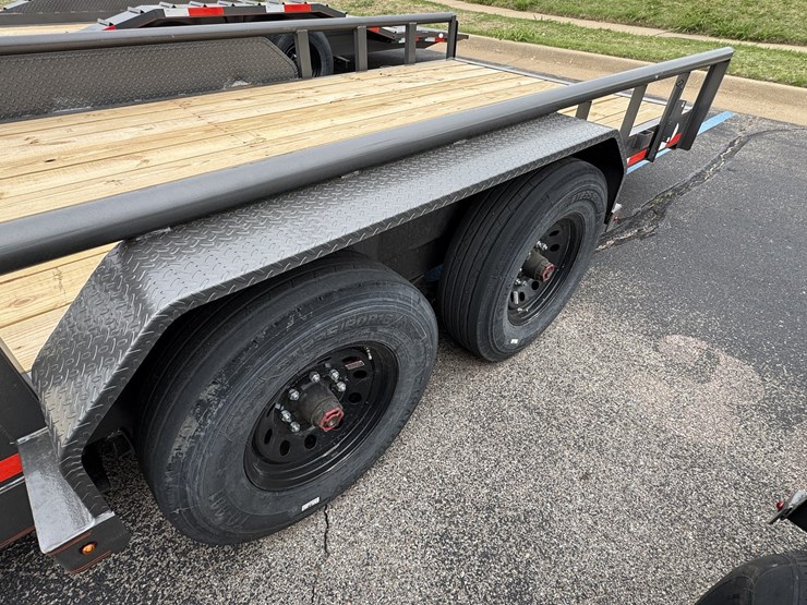 2026-bellwether-premier-20'-heavy-duty-pipe-top-trailer-image-2