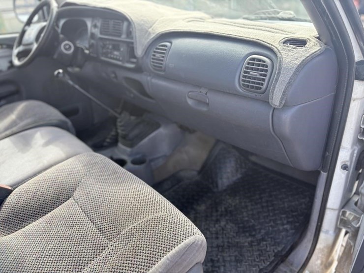 2001-dodge-2500-image-25