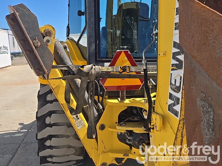 2008-new-holland-b95-image-31