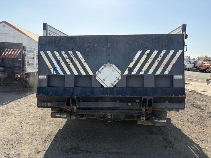 2011-ford-f550-image-17