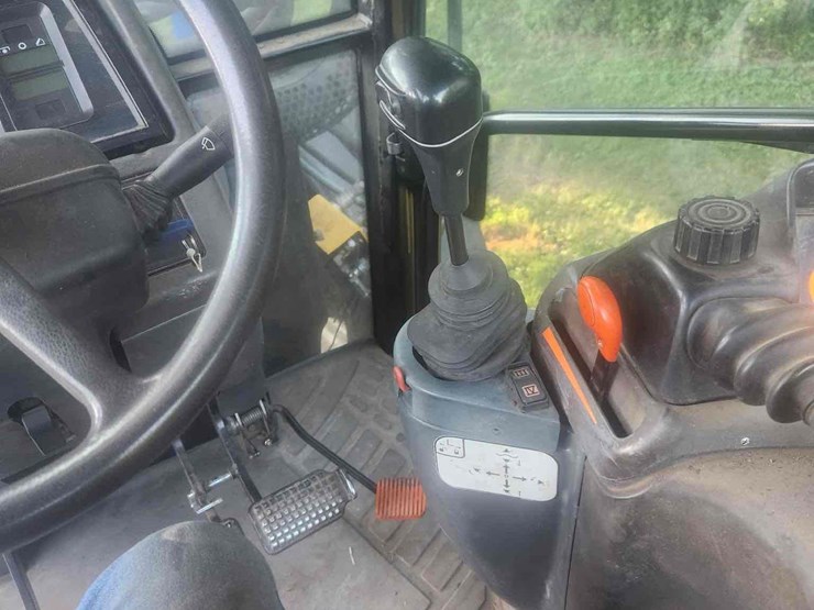 2006-new-holland-tm155-image-12