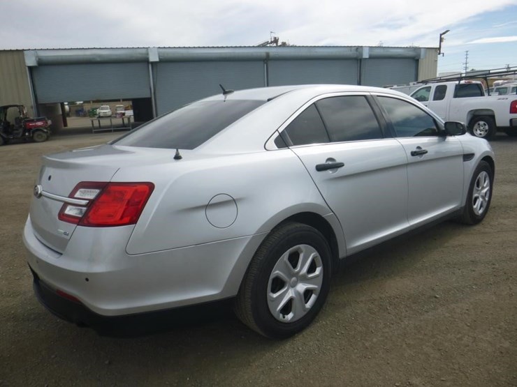 2015-ford-taurus-sedan-image-3