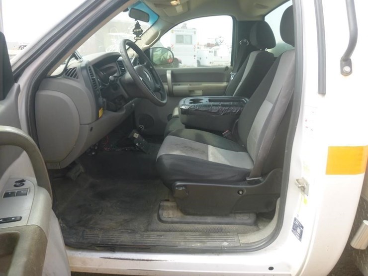 2009-chevrolet-3500-image-9