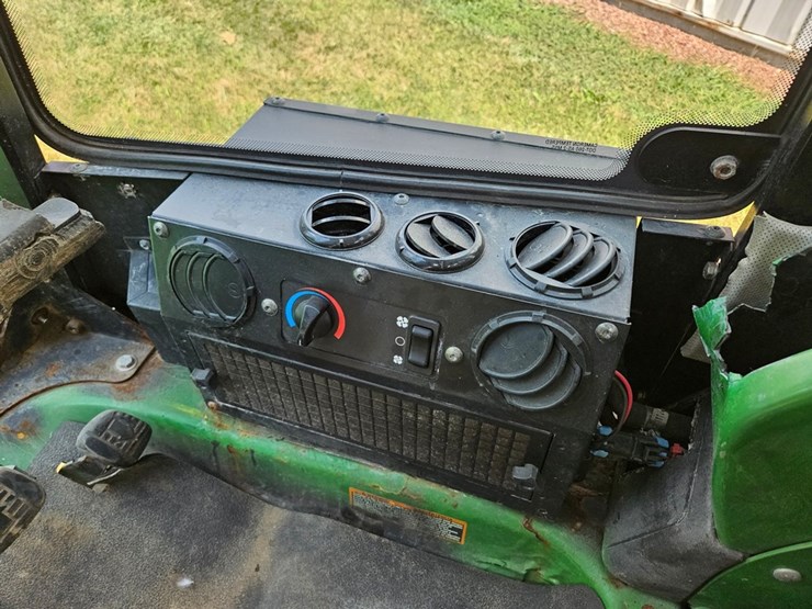 2011-john-deere-1445-image-23