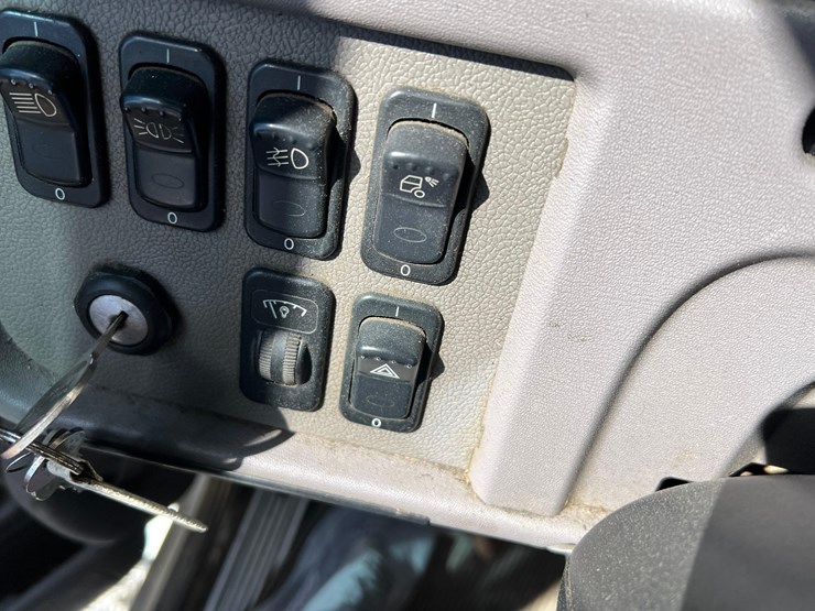 2011-peterbilt-386-image-57