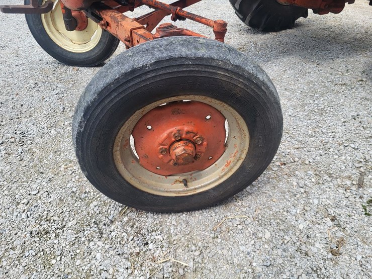 allis-chalmers-d14-tractor-image-13