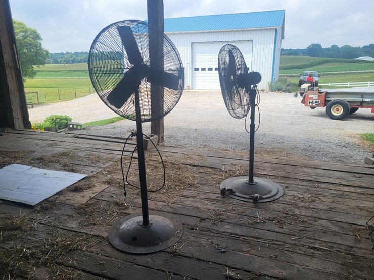 (2)-32"-livestock-fans-w/stands-and-electric-motor-image-5