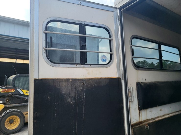 hart-tandem-axle-2-horse-bumper-trailer-w/tack-room-image-36