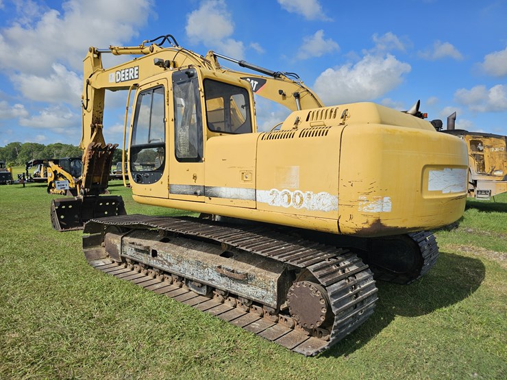 deere-200-lc-image-5
