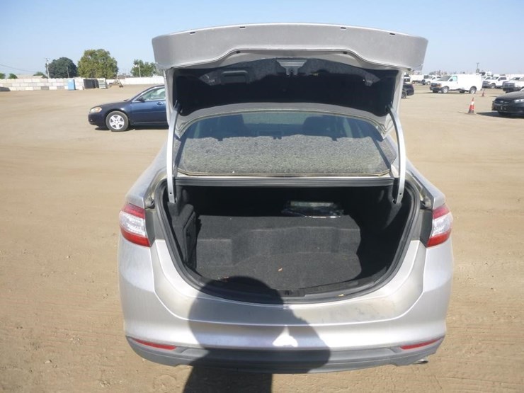 2016-ford-fusion-hybrid-sedan-image-21