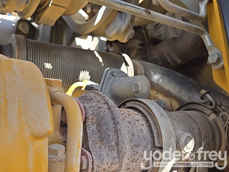 2019-deere-310sl-image-38