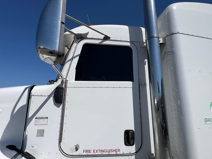 2011-peterbilt-386-image-14