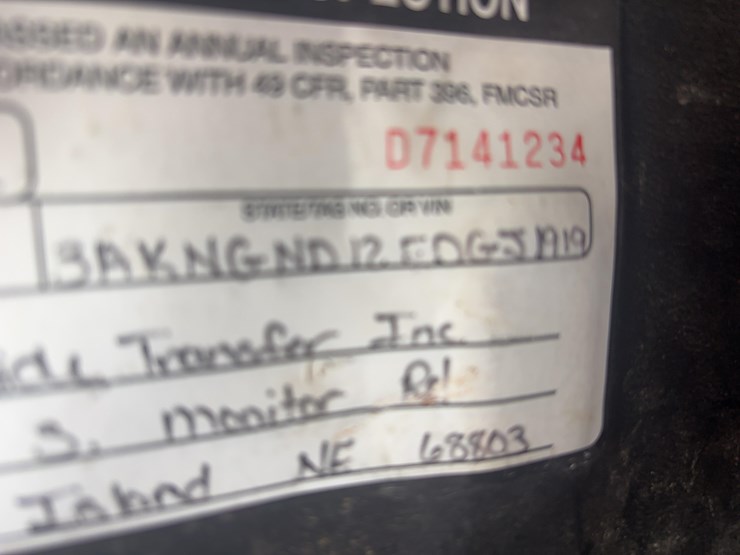 2015-freightliner-122sd-semi-image-29