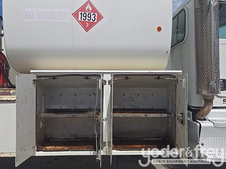 2012-peterbilt-348-image-33