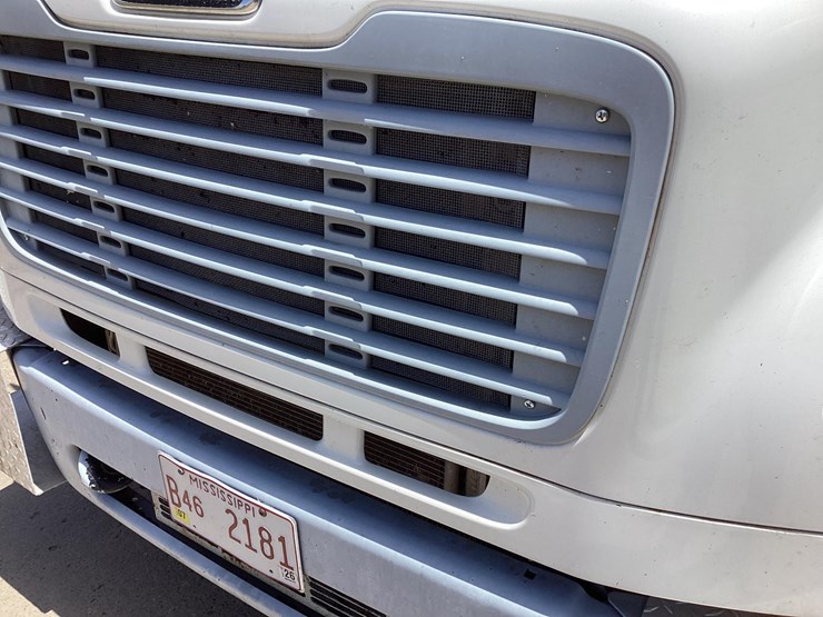 2014-freightliner-m2-image-15