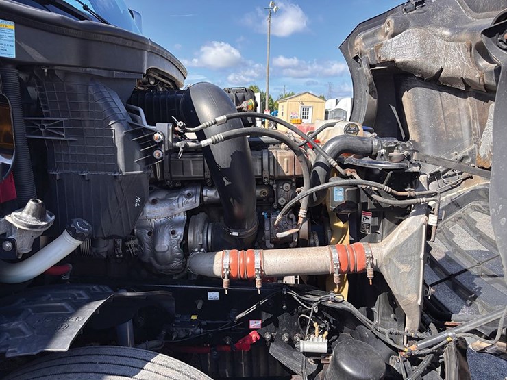 2019-freightliner-cascadia-126-image-5