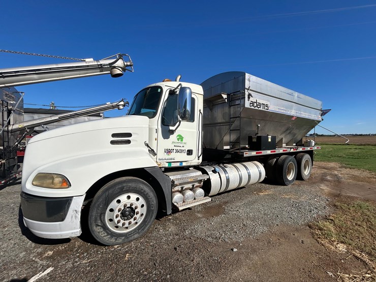 2012-mack-tender-truck-w/adams-rear-discharge-bed-auger-image-27