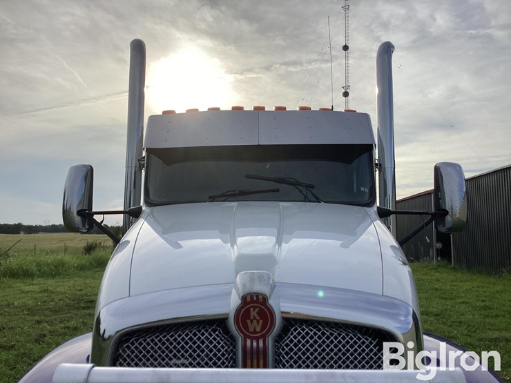 2014-kenworth-t660-image-11