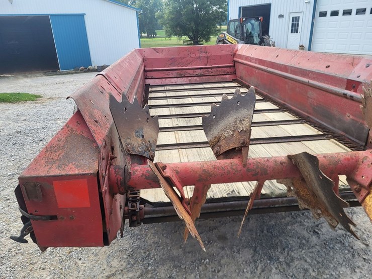 new-holland-520-image-24