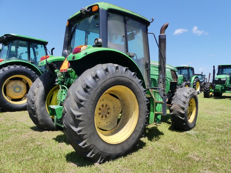 2013-john-deere-6105m-image-4
