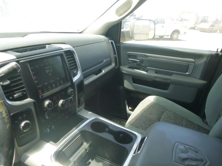 2017-dodge-3500-image-11