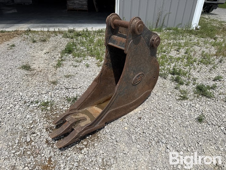 geith-12”-mini-excavator-bucket-image-1