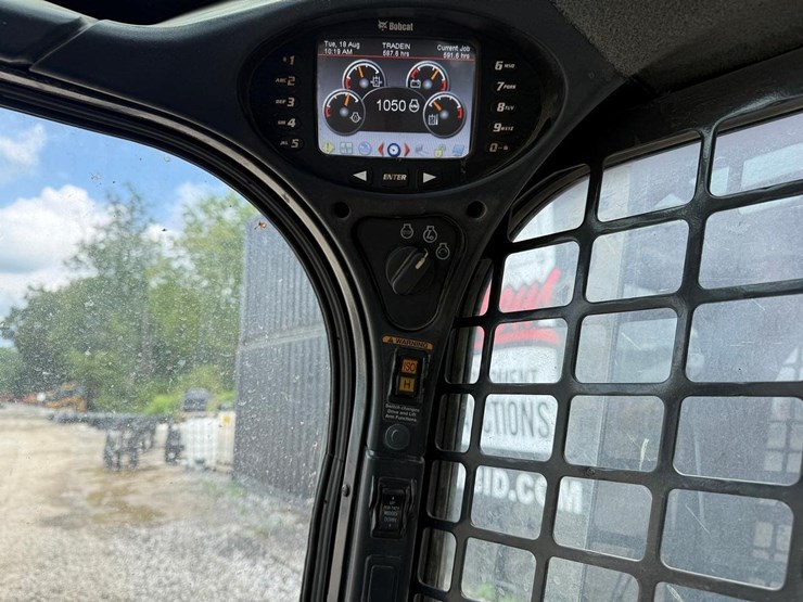 2020-bobcat-t770-image-23