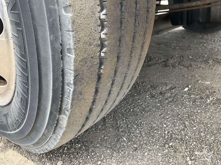 2003-freightliner-m2-106-image-55