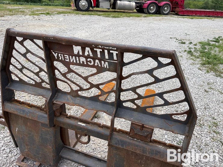 titan-machinery-pallet-forks-image-11