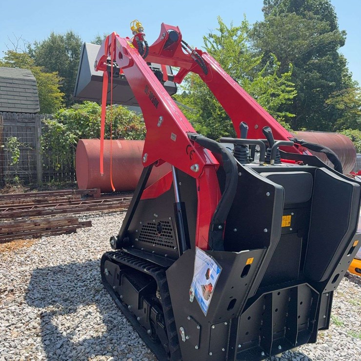 UNUSED SDL SKID STEER LOADER MODEL SL-1050K