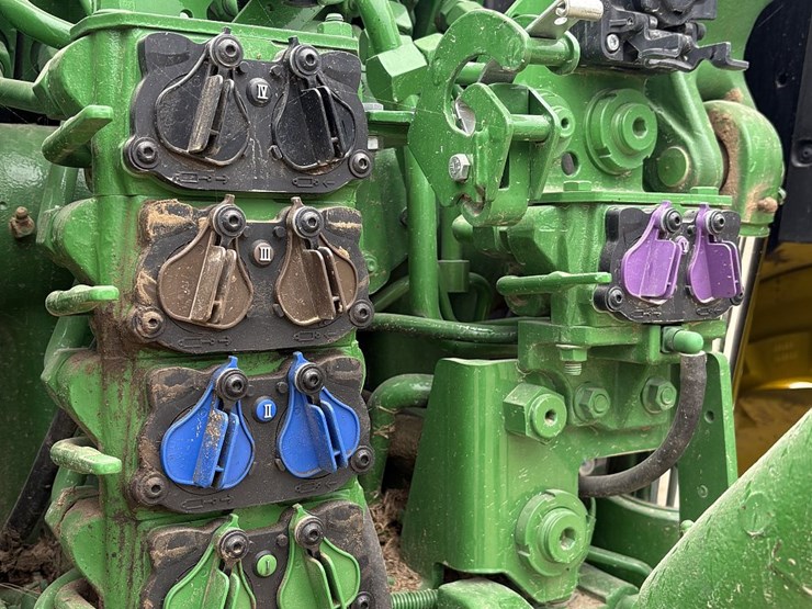 2023-john-deere-6r-155-image-9