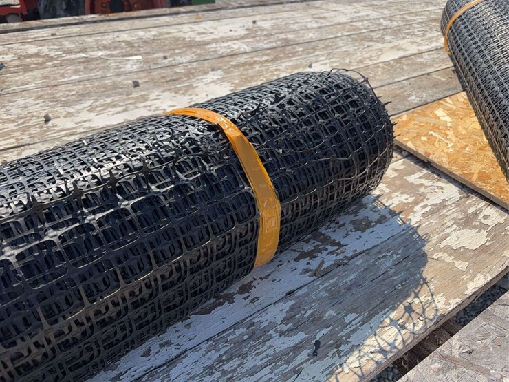 black-plastic-mesh-safety-fencing-roll-image-3