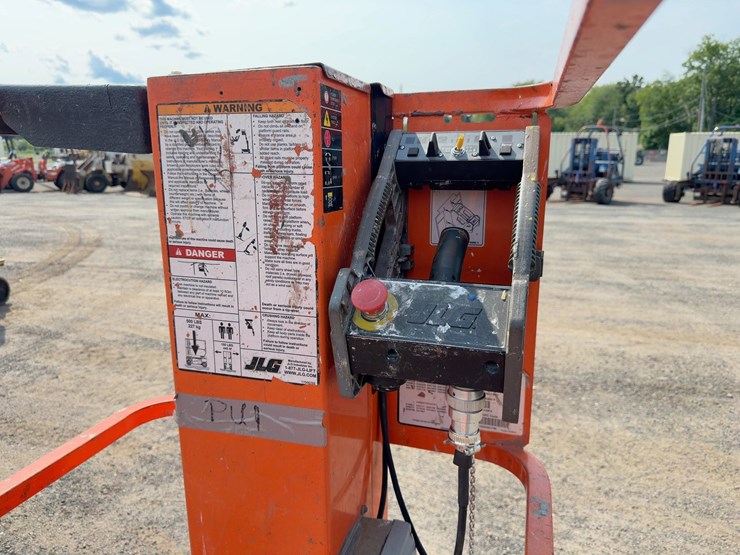 2013-jlg-1230es-image-11